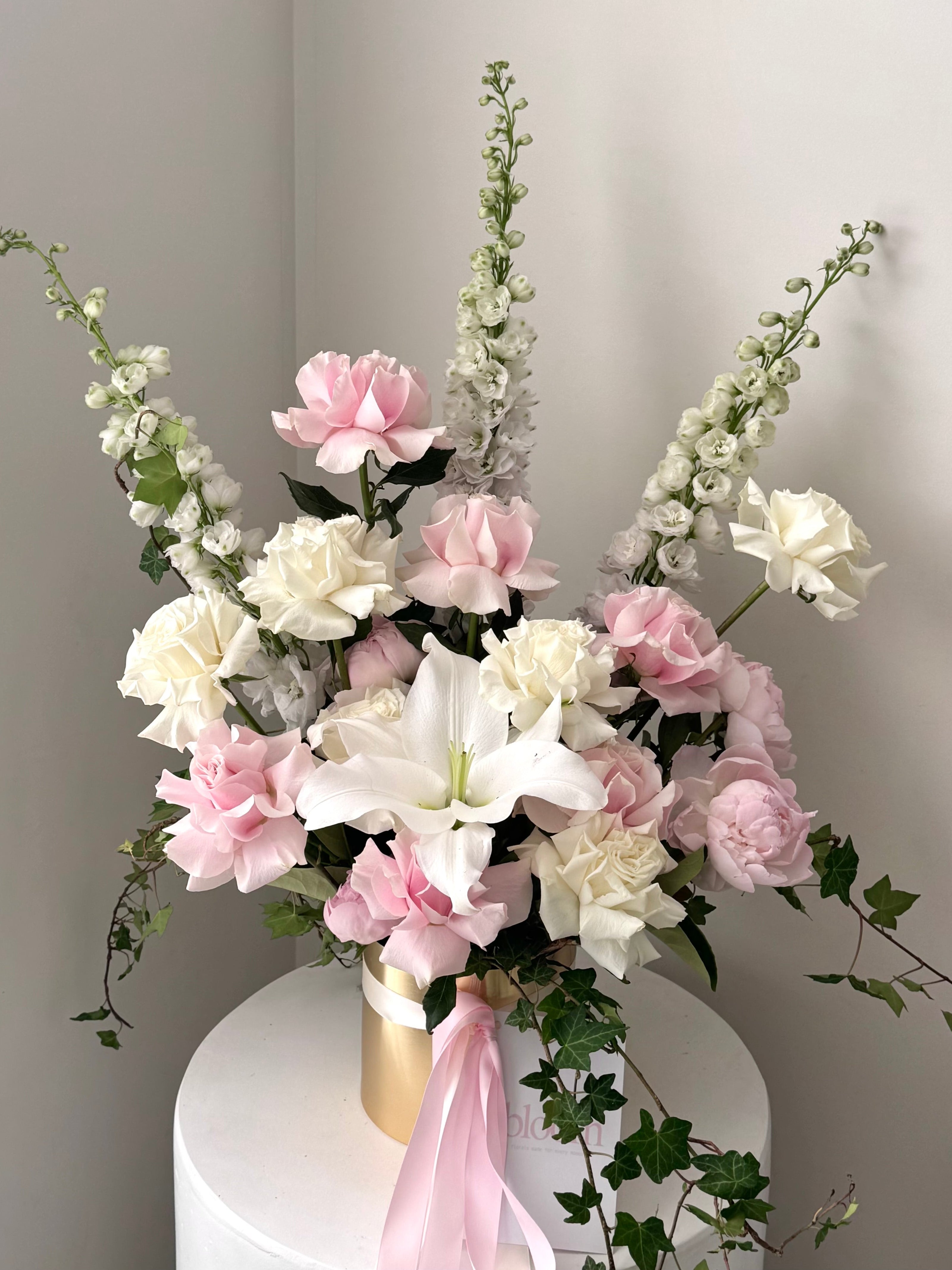 Vase Blooms
